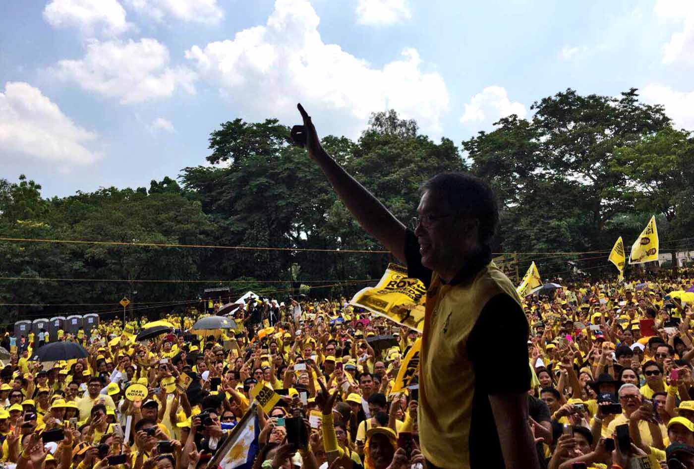 'SILENT MAJORITY.' Mar Roxas attends a gathering of his supporters at the Quezon Memorial. Photo courtesy of Roxas media bureau 