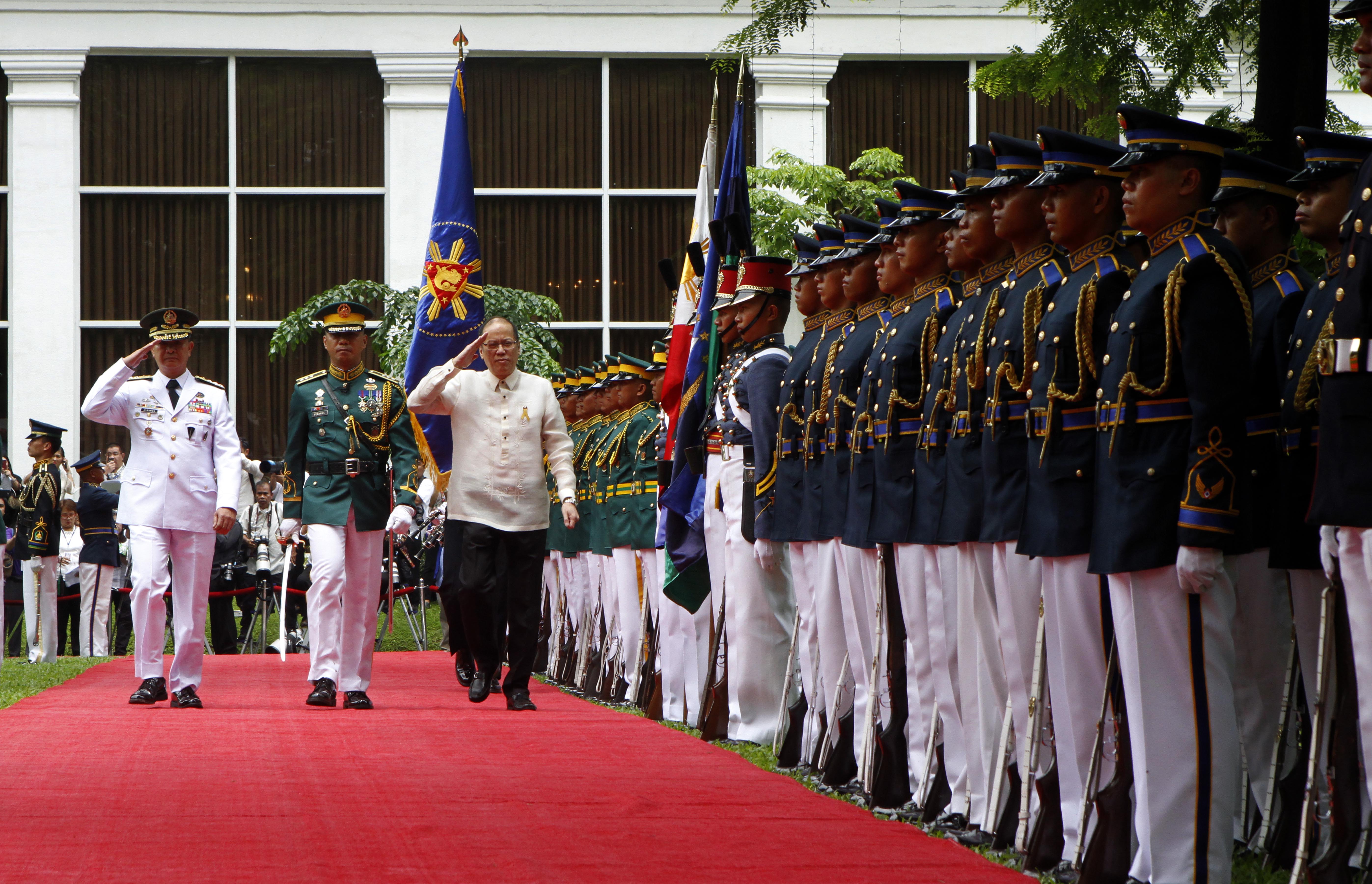 FINAL WALK. President Benigno Aquino III is given departure honors at the Malacanang Grounds on June 30, 2016, before President Rodrigo Duterte takes his oath. Malacañang Photo 