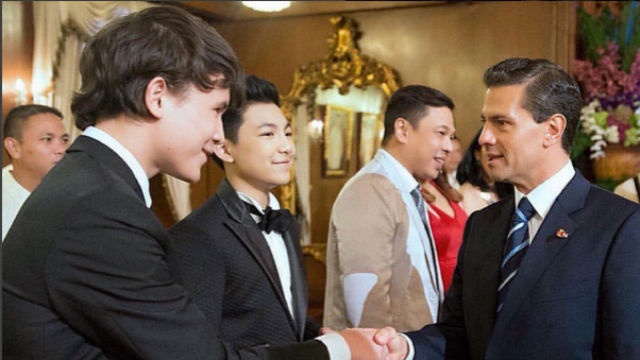 MEETING THE PRESIDENT. JK Labajo and Darren Espanto meet Mexican President Enrique Peña Nieto. Screengrab from Instagram/darrenespanto1 