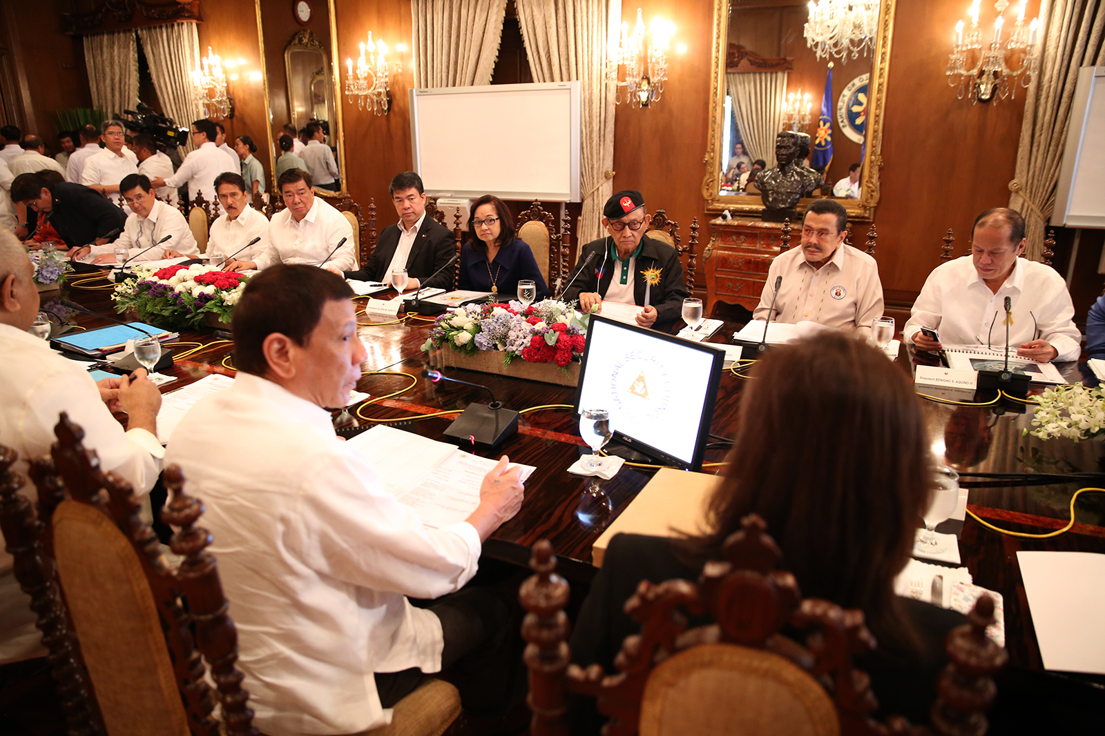 CONSULTING HIS 'ELDERS.' President Rodrigo Duterte presides over the National Security Council meeting, where he consulted with 4 former Philippine presidents on the West Philippine Sea dispute. Photo by Kiwi Bulaclac/PPD 