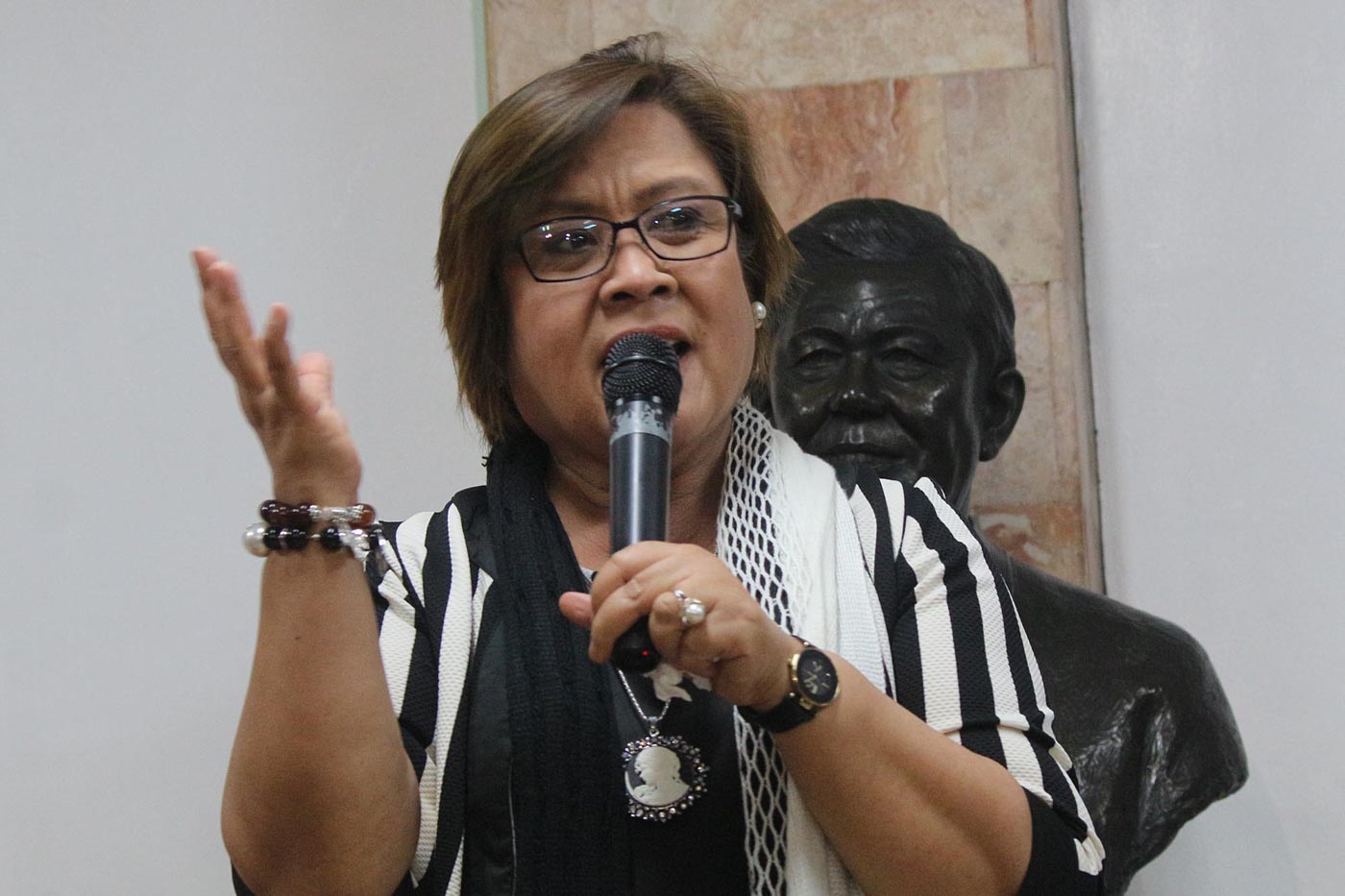 'REVOLTED.' Senator Leila de Lima speaks in a democracy forum on October 6, 2016. Photo by Joel Liporada/Rappler 
