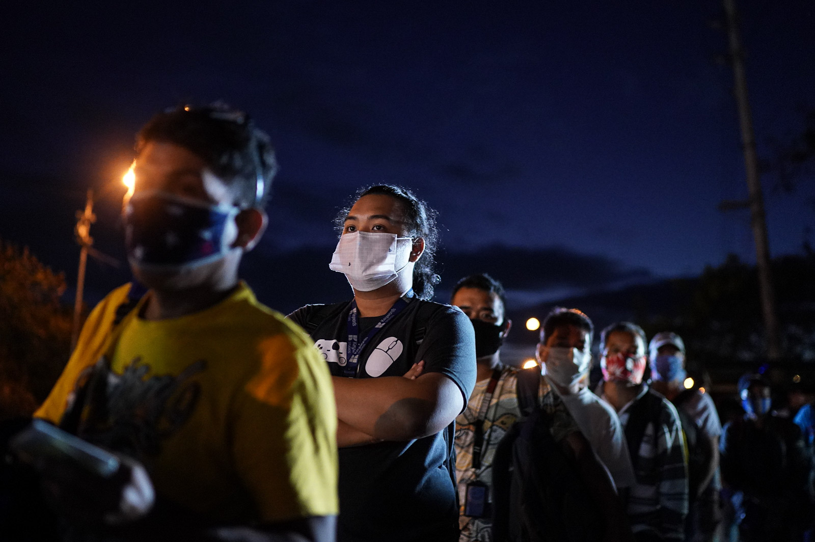 ADJUST. Commuters entering Metro Manila on March 16, 2020 line up at the the Susana Heights-SLEX exit to get their body temperature and work documents checked. File photo by Martin San Diego/Rappler 