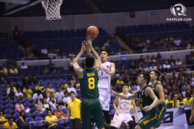 COMING UP SHORT. Dave Moralde and UP fall to 1-4 this season. Photo by Josh Albelda/Rappler