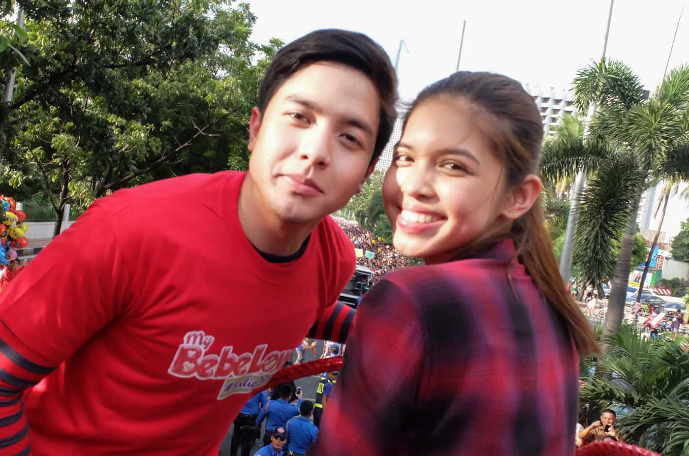 ALDUB. Alden Richards and Maine Mendoza on top of the 'My Bebe Love' float at the Metro Manila Film Festival 2015 Parade of Stars. Photo by Alecs Ongcal/Rappler  