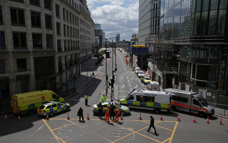 THE MORNING AFTER. Police vehicles block the access to London Bridge in London on June 4, 2017, as police continue their investigations following the June 3 terror attack. File photo by Daniel Leal-Olivas/AFP  
