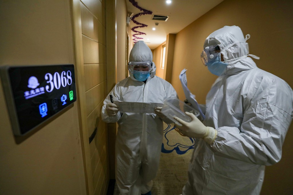 QUARANTINE. This photo taken on February 3, 2020 shows medical staff members on their rounds at a quarantine zone in Wuhan, the epicenter of the new coronavirus outbreak, in China's central Hubei province. Photo by AFP 