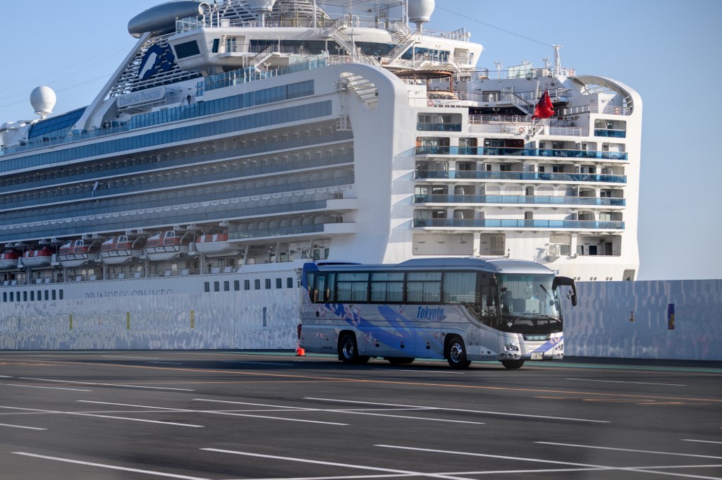 DIAMOND PRINCESS. A bus drives through dockside past the Diamond Princess cruise ship, in quarantine due to fears of new COVID-19 coronavirus, at Daikoku pier cruise terminal in Yokohama on February 21, 2020. Photo by Philip Fong/AFP 