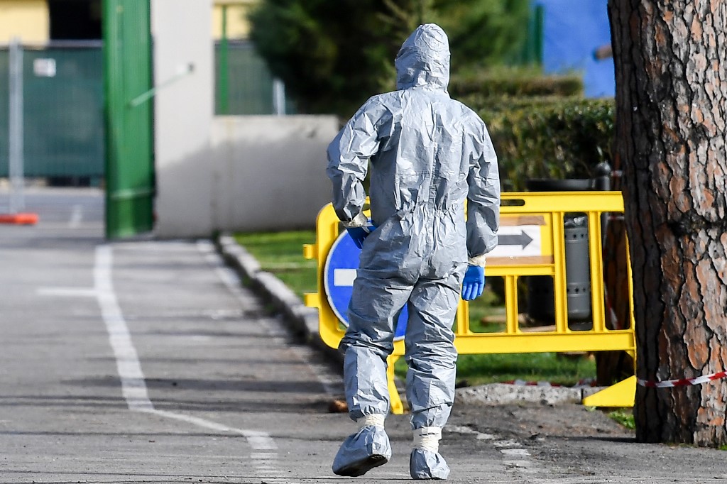 QUARANTINE CENTER. A military personnel in protective gear walks across the Cecchignola quarantine center, south of Rome, on February 3, 2020 where Italian citizens have been placed in quarantine after being repatriated from the coronavirus hot-zone of Wuhan at the nearby military airport of Pratica di Mare. Photo by Tiziana Fabi/AFP 
