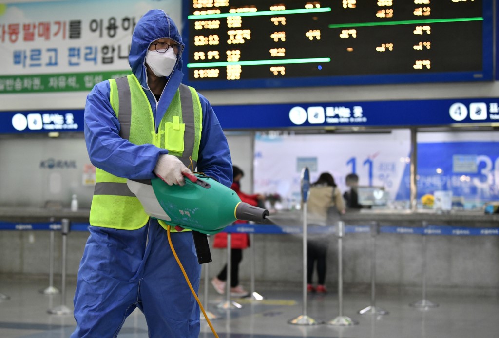 DISINFECTANT. A worker wearing protective gear sprays disinfectant as part of preventive measures against the spread of the COVID-19 coronavirus, at a railway station in Daegu. Photo by Jung Yeon-je/AFP 