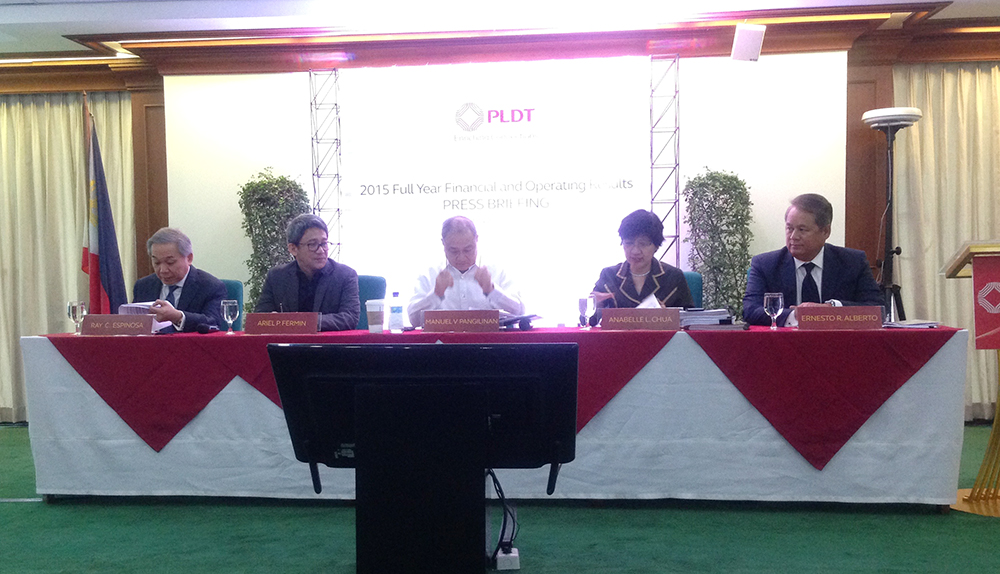 PIVOT OR PERISH. PLDT Chairman Manuel V Pangilinan (in the middle) says the digital shift will not happen without any pain. Photo by Chrisee Dela Paz/Rappler 