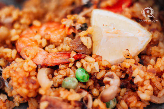  AHH, PAELLA. Just one of many potluck dinner ideas to pick up just in time for the holiday season. All photos by Paolo Abad/Rappler  