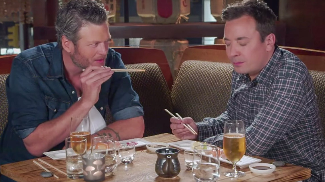 Watch Blake Shelton Tries Sushi For The First Time On Fallon