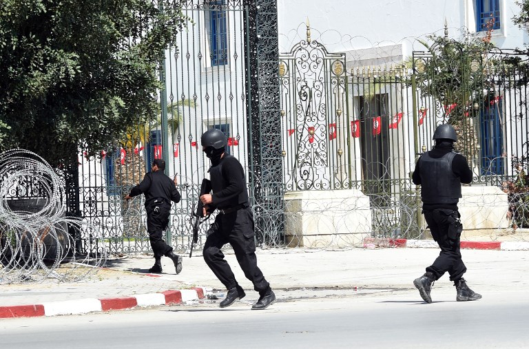 MUSEUM BLAST. Seven jihadists are sentenced to life in prison for two attacks in Tunisia in 2015. File photo shows Tunisian security forces securing the area after gunmen attacked the Bardo Museum on March 18, 2015. Photo by Fethi Belaid/AFP 