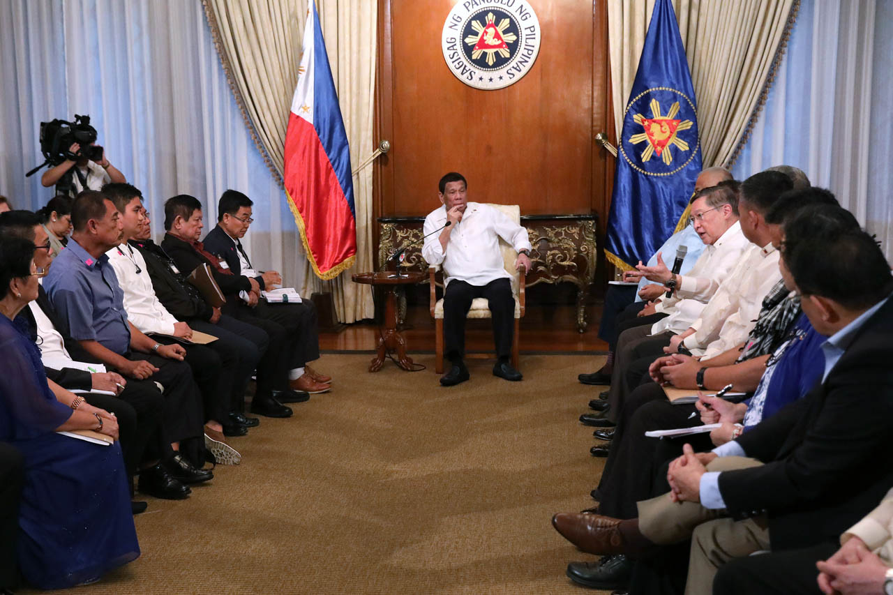 RICE TARIFFICATION. President Rodrigo Duterte holds a meeting with members of his Cabinet and stakeholders from the rice industry on February 6, 2019. Malacañang photo 