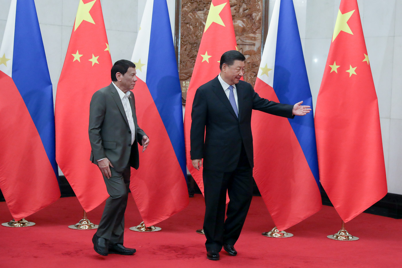 MUCH-AWAITED TALK. President Rodrigo Duterte is accompanied by People's Republic of China President Xi Jinping inside the Diaoyutai State Guesthouse in Beijing prior to their bilateral meeting on August 29, 2019. Malacañang photo 