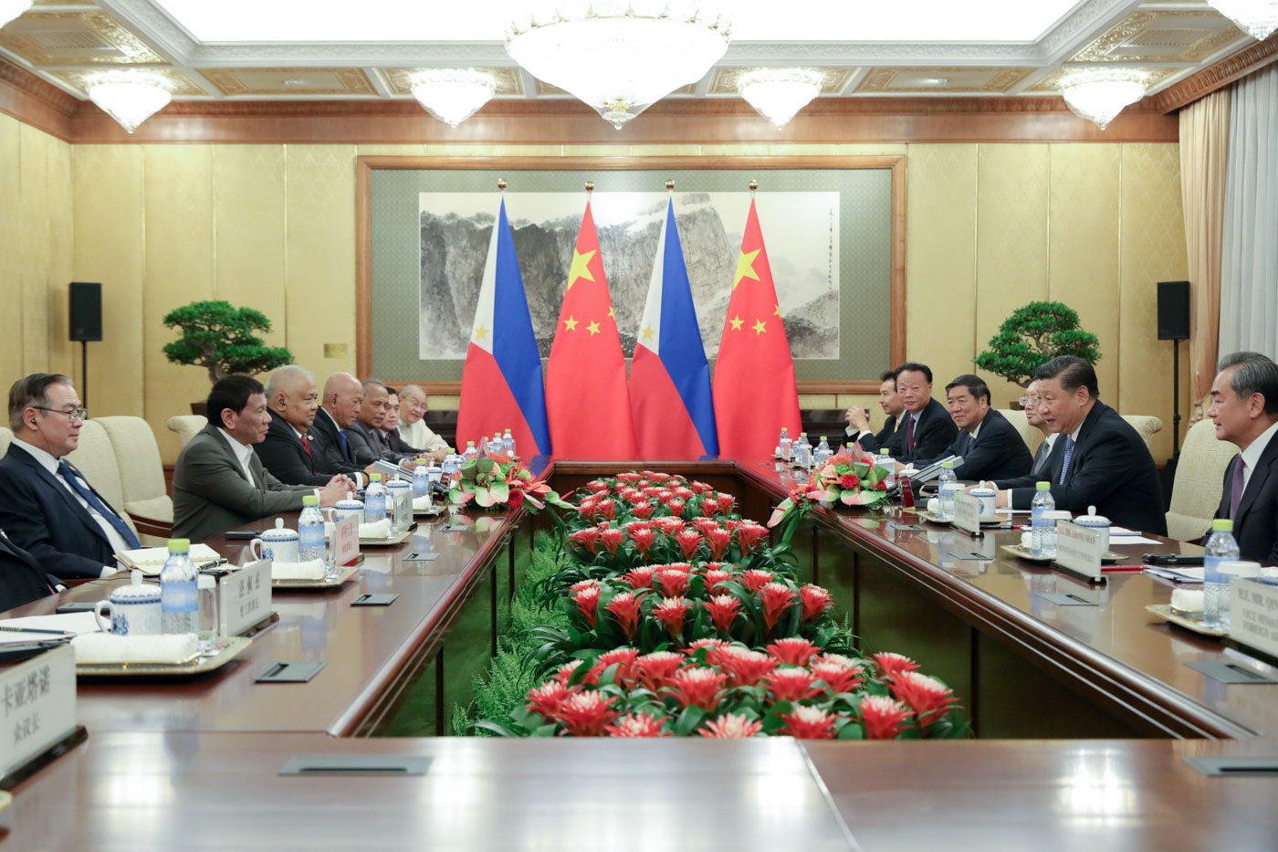 COOPERATION ON OIL, GAS. President Rodrigo Duterte and People's Republic of China President Xi Jinping discuss matters during the bilateral meeting at the Diaoyutai State Guesthouse in Beijing on August 29, 2019. Malacañang photo 