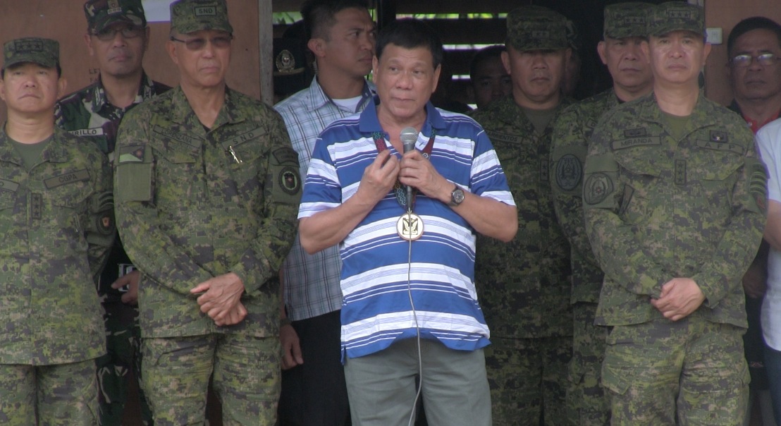 FOREFRONT OF FIGHT. President Duterte speaks to military forces fighting Maute group in Lanao del Sur on November 30, 2016. Photo from Presidential Photographers Division 