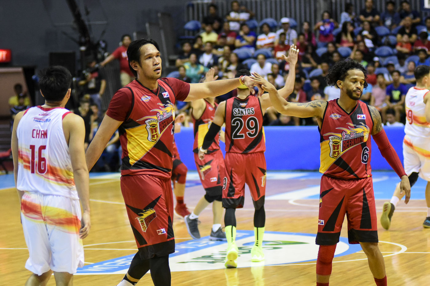 SEASON OPENER. San Miguel Beermen, seeking their fourth straight Philippine Cup championship, got off to a strong start with a win over Phoenix. Photo by Jerrick Reymarc/Rappler 