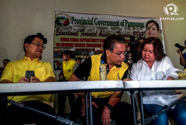 Administration candidate Manuel Roxas II and Pampanga Governor Lilia Pineda. Photo by Bea Cupin/Rappler