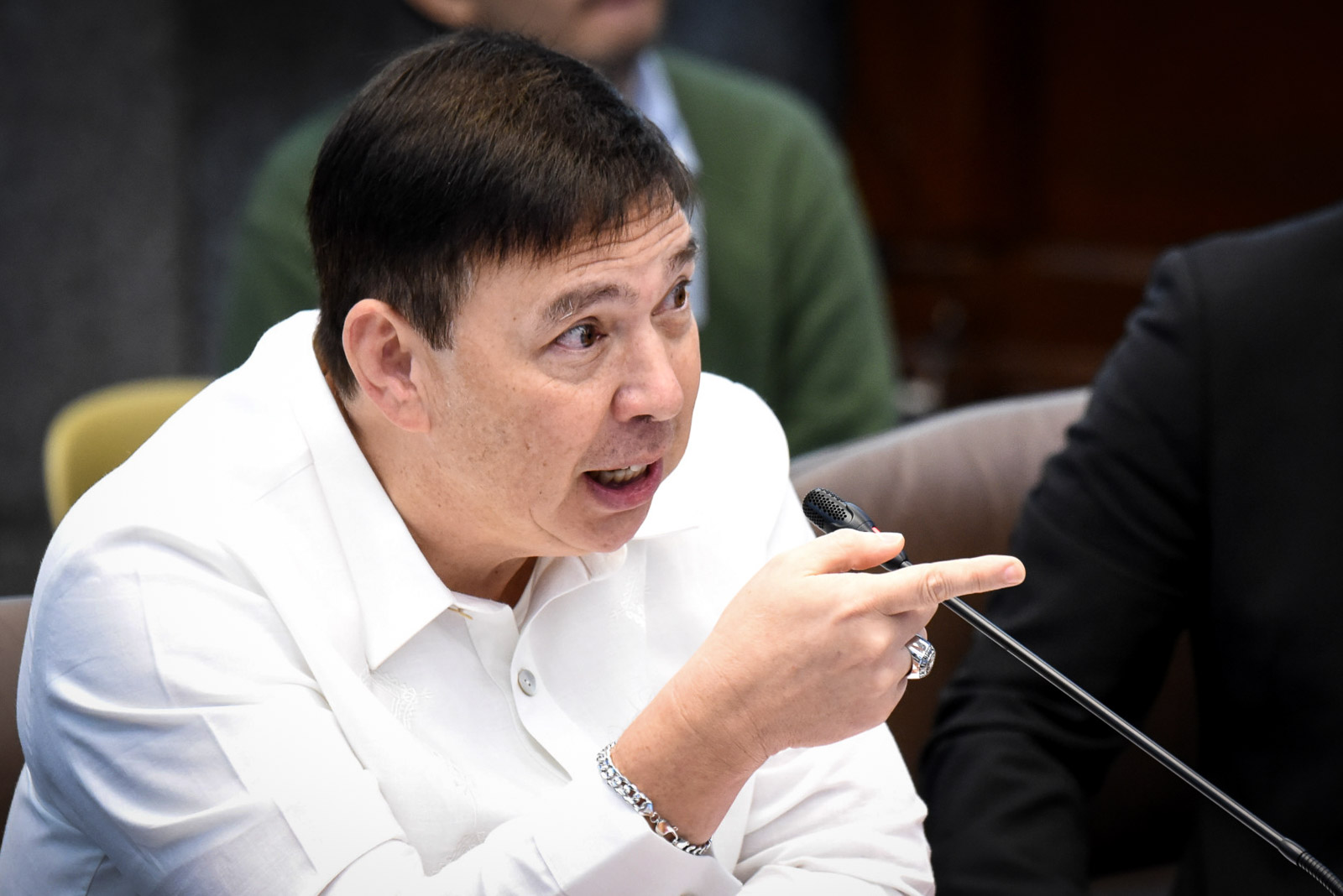 TAKING A STAND. Senator Ralph Recto gestures during the Senate hearing on the regulation of the use of motorcycle as public utility vehicle on January 20, 2020. Photo by Angie de Silva/Rappler 