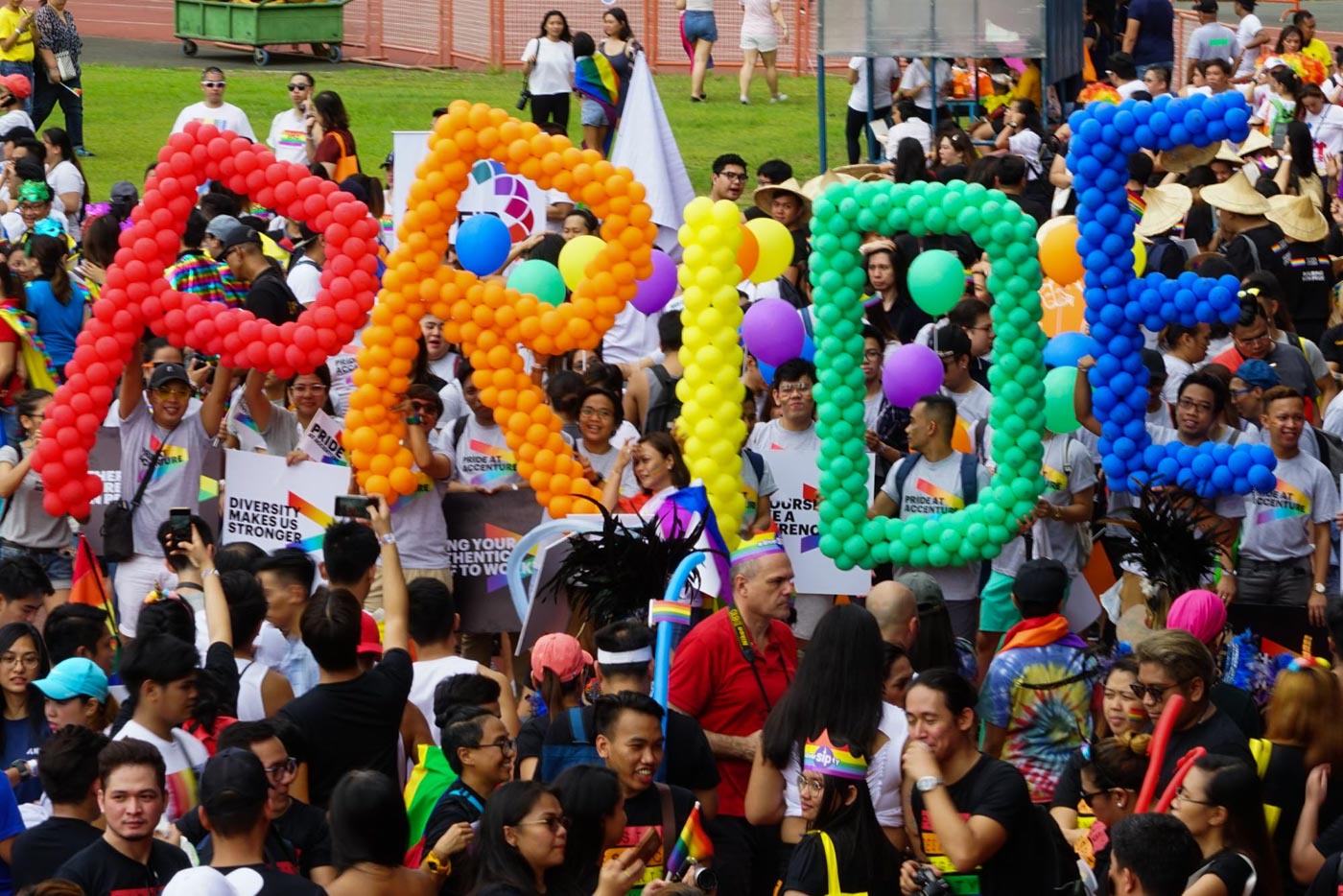 PRIDE MARCH. The Metro Manila LGBT community came together to show solidarity and celebrate pride. Photo by Jire Carreon/Rappler 
