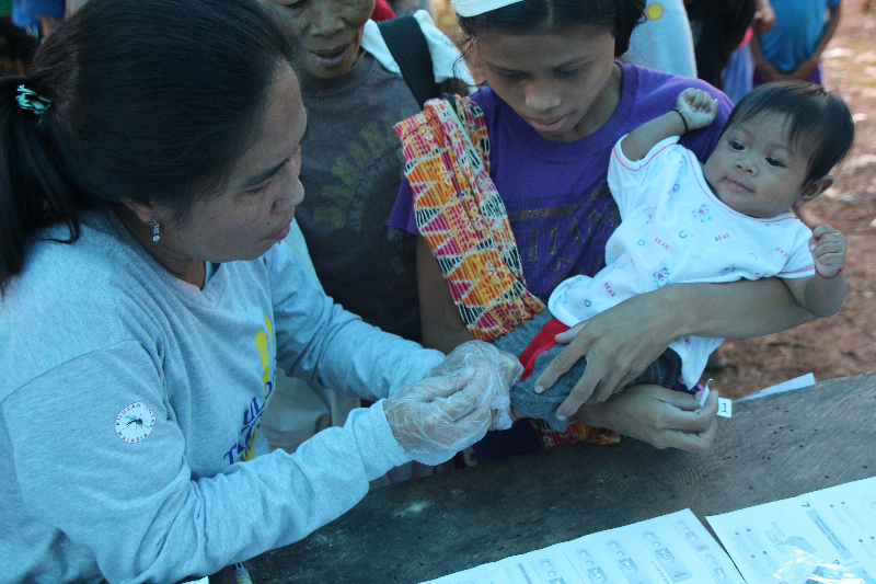BLOOD SMEAR TESTING. A health worker pricks the hallux or the big toe of a child during the blood smear testing campaign held in Sitio Cabangaan, Barangay Imulnod, Brooke's Point, Palawan. Photo by  DOH MIMAROPA 