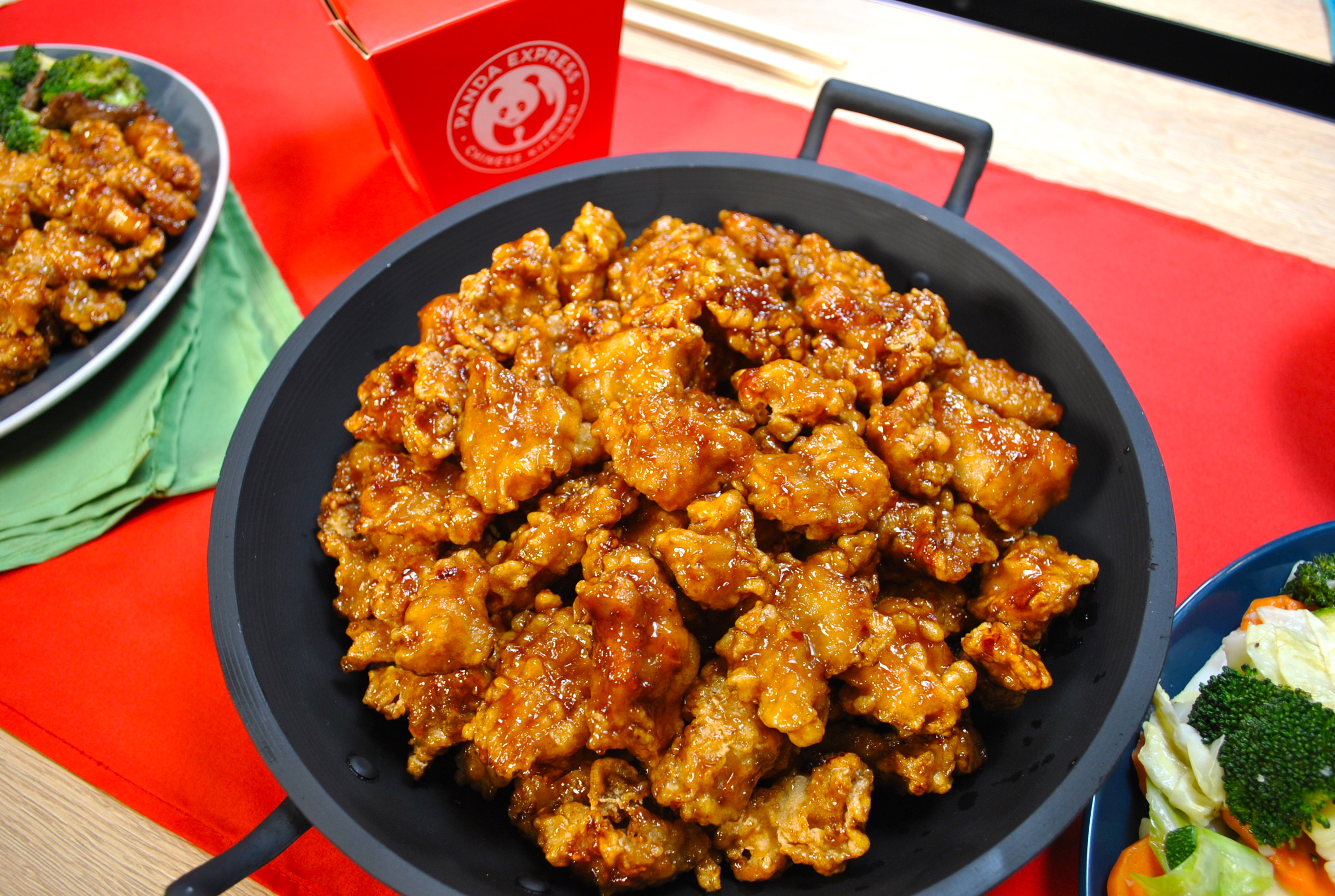 ORANGE CHICKEN. Photo by Steph Arnaldo/Rappler 