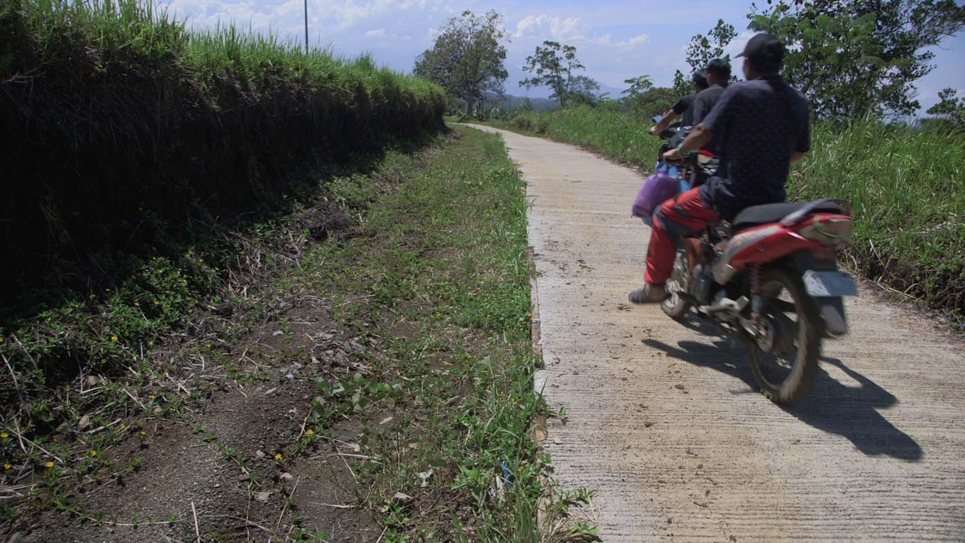 HALF AND HALF. Literally half-finished roads, like this one in Binidayan, are a common sight in Lanao del Sur's 2nd District. Photo by Adrian Portugal/Rappler