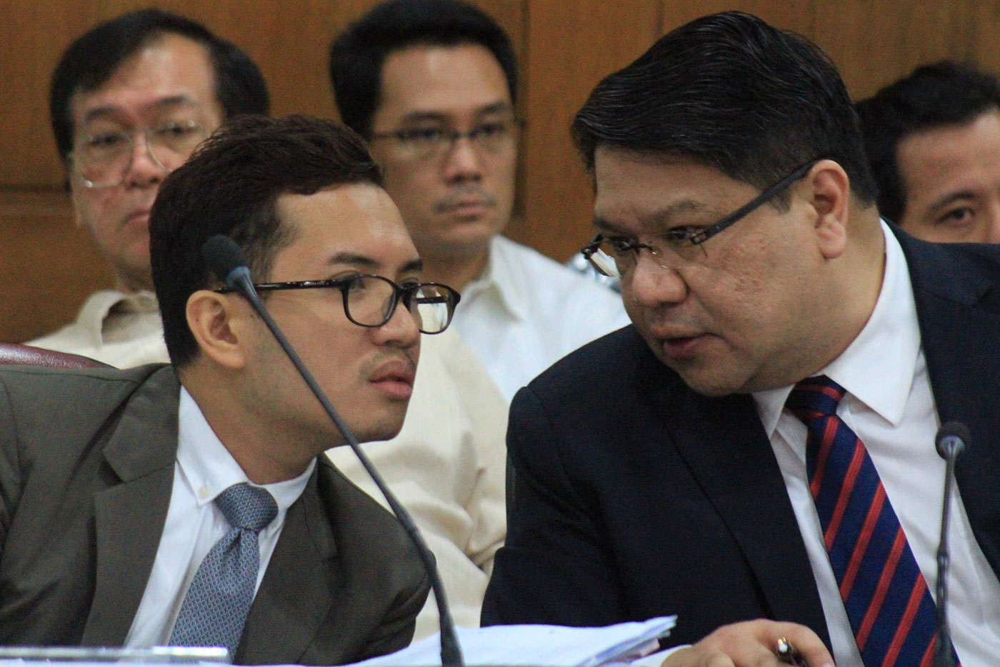 SERENO IMPEACHMENT. Sandiganbayan 7th Division Associate Justice (right) and Michael Ocampo of the Office of the Chief Justice testify before the House of Representatives hearing the impeachment complaint against Supreme Court Chief Justice Maria Lourdes Sereno. Photo by Darren Langit/Rappler  