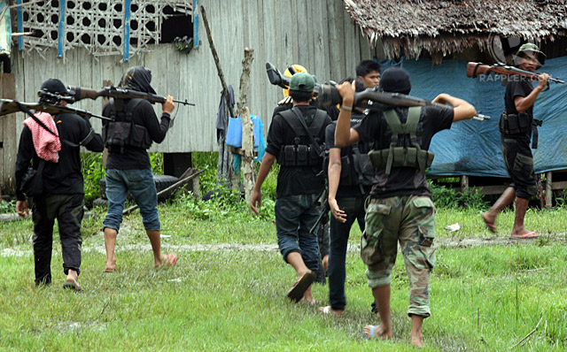 ON THE OFFENSIVE. Bangsamoro Islamic Freedom Fighters members in their camp in Datu Saudi Ampatuan, Maguindanao in September 2012. File photo by Jeoffrey Maitem/Rappler 