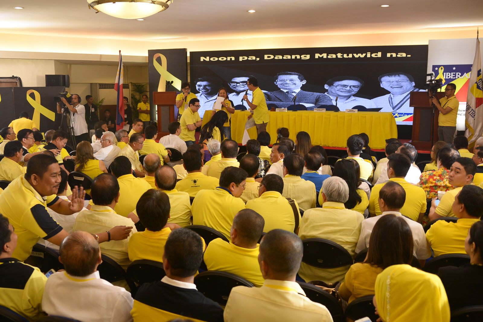 RULING PARTY. The LP's National Executive Council gather to finally decide their party slate for 2016 at Cubao in Quezon City on Wednesday, September 30, 2015. File photo by Jansen Romero/Rappler 