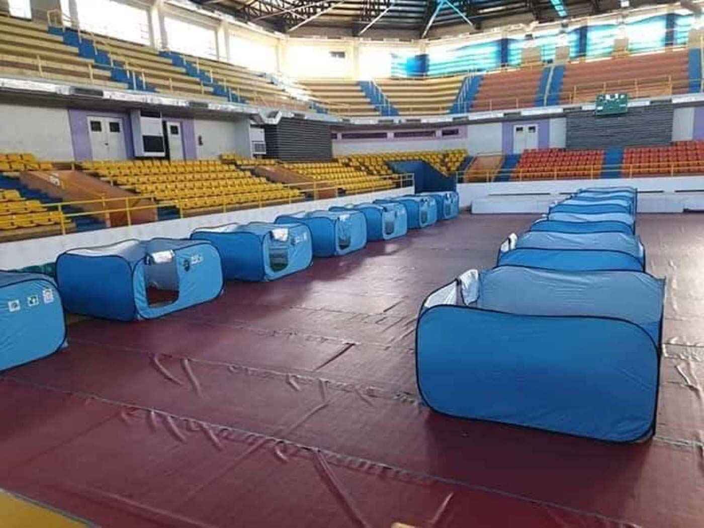'VOLATILE'. Legazpi City installs tents to serve as temporary quarantine facilities for its probable cases. RHaydz B. Barcia/Rappler 