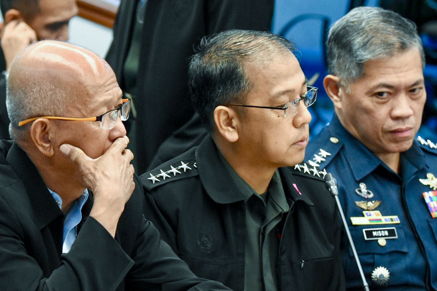 SECURITY OFFICIALS. Defense Secretary Delfin Lorenzana (left) and AFP chief General Carlito Galvez Jr (center) at the Senate hearing on the proposed 2019 defense budget on October 2, 2018. Photo by Angie de Silva/Rappler  