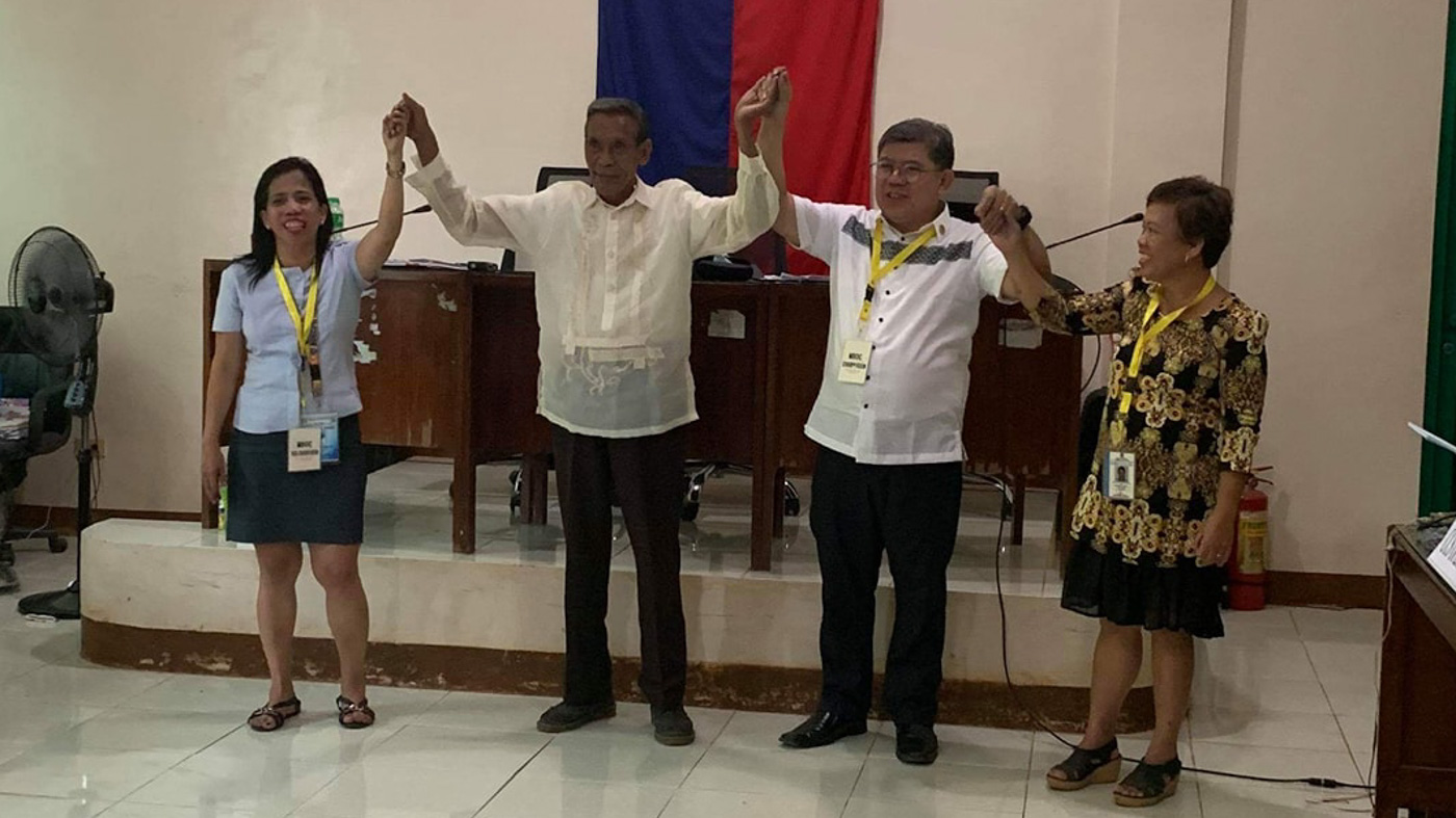 MAKING HISTORY. A member of the Palaw'an indigenous group makes history as the first member of the tribe to become a mayor. Photo from the Facebook page of Mackie Ong Baluyut 