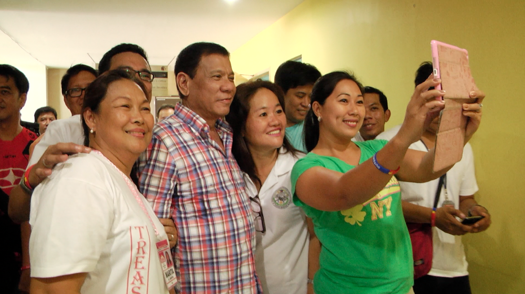 FANGIRLS. Duterte poses with residents of Navotas during a September visit to Metro Manila. Photo by Naoki Mengua/Rappler 
