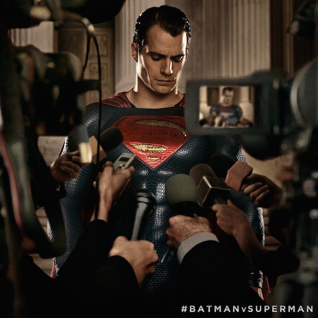 Yang diinginkan Superman hanyalah menjaga orang-orang terkasihnya. Foto dari Facebook/batmanvsuperman 