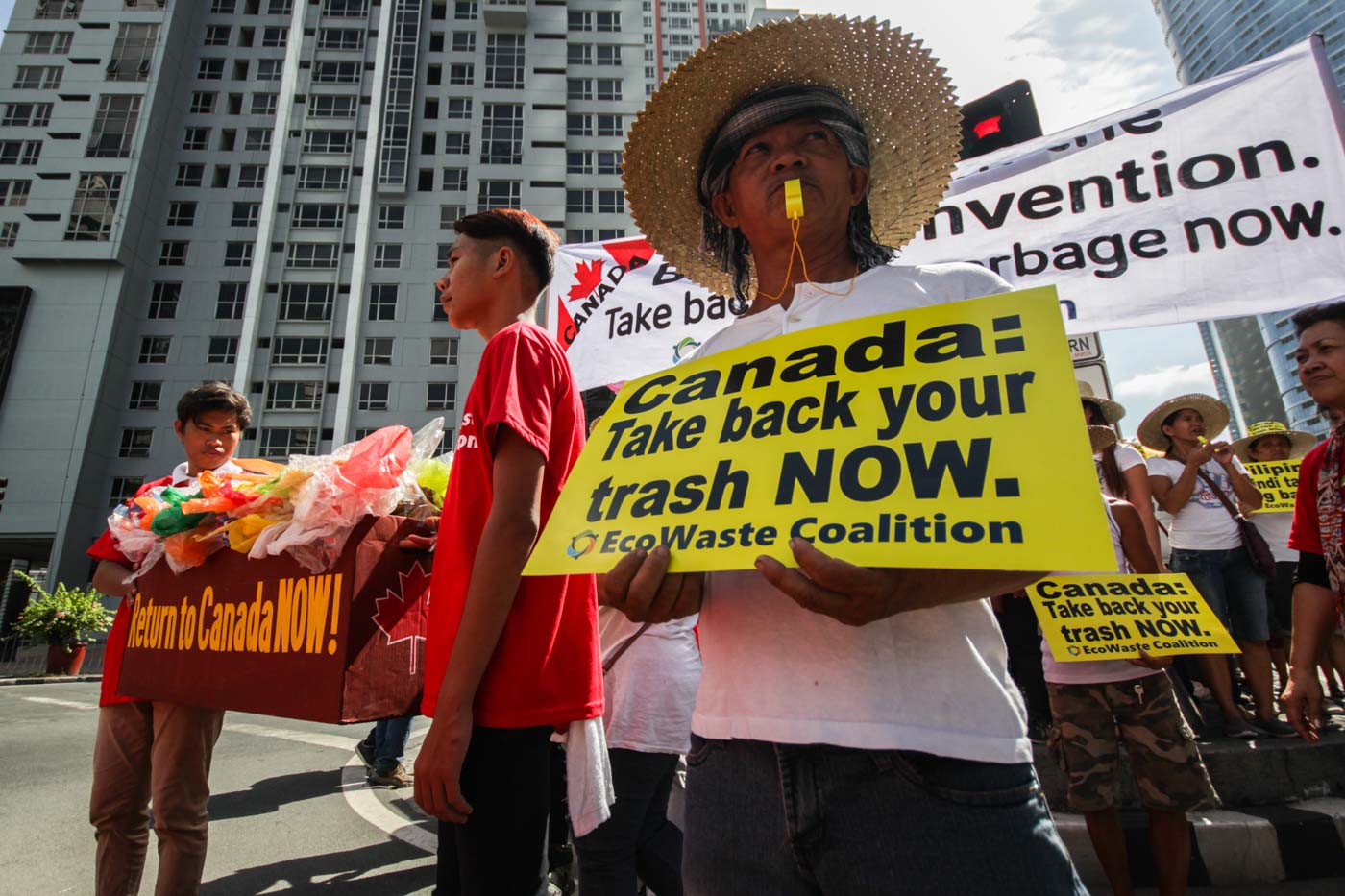 PROTEST. The EcoWaste Coalition holds a protest action to push for the long delayed re-export of Canadian garbage in the Philippines to its origin. Photo by Lito Borras/Rappler 