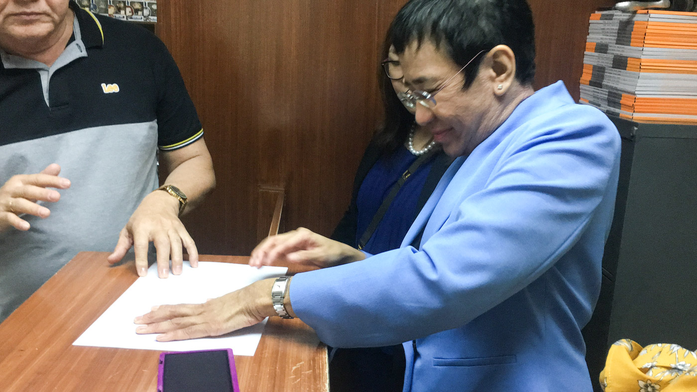 BAIL. Rappler CEO Maria Ressa posts bail on Monday, December 3, 2018, at Pasig RTC Branch 265 after an arrest warrant is issued against her. Photo by Camille Elemia/Rappler 