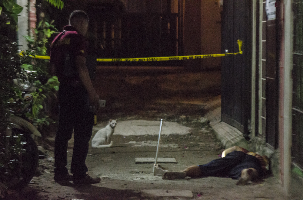 WAR ON DRUGS. A drug-related killing in Metro Manila. Photo by Rob Reyes/Rappler 