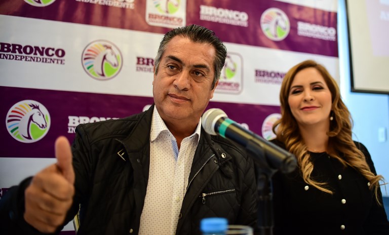 INDEPENDENT BET. Jaime Rodriguez (L) who is seeking to run for Mexico's presidency as an independent candidate, delivers a speach next to his wife Adalina Davalos during a press conference Mexico city, on February 19, 2018. Ronaldo Schemidt/AFP 