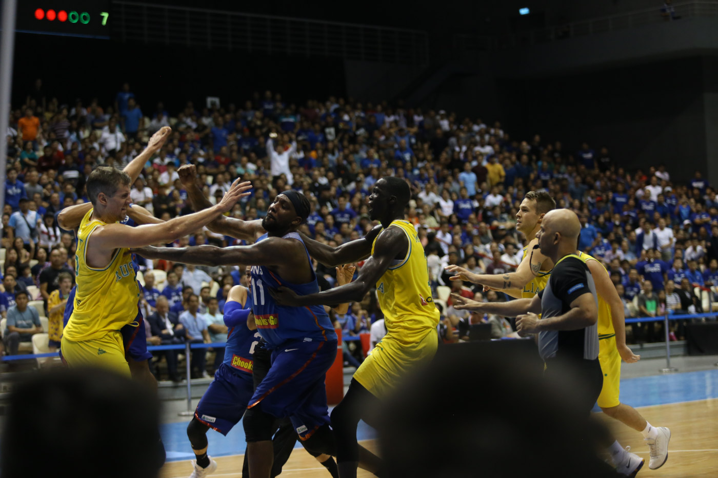 ONE YEAR AGO. The infamous Gilas-Australia FIBA brawl breaks out on July 2, 2018. File photo by Josh Albelda/Rappler 