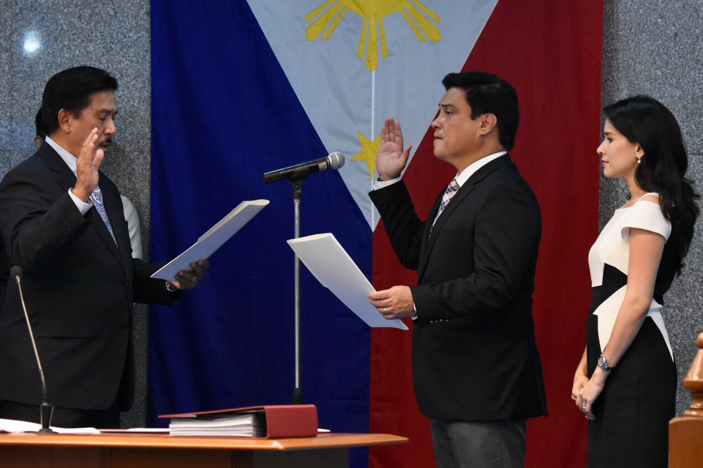SOTTO'S SUCCESSOR. Senator Juan Miguel Zubiri is sworn in as Senate majority leader on May 21, 2018. Photo by Angie de Silva/Rappler 
