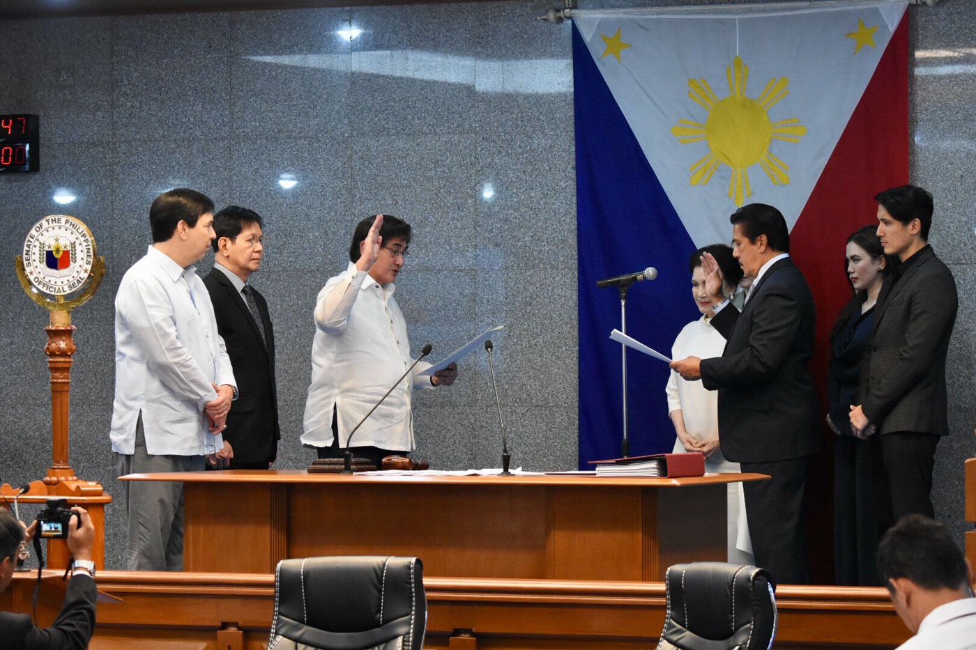 SWORN IN. Senator Vicente Sotto III takes his oath as Senate president on May 21, 2018. Photo by Angie de Silva/Rappler 