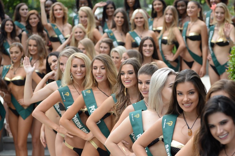 MISS EARTH 2018. Candidates to the Miss Earth beauty pageant pose for photos by the poolside during a press presentation in Manila on October 11, 2018. Photo by Ted Aljibe/ AFP      