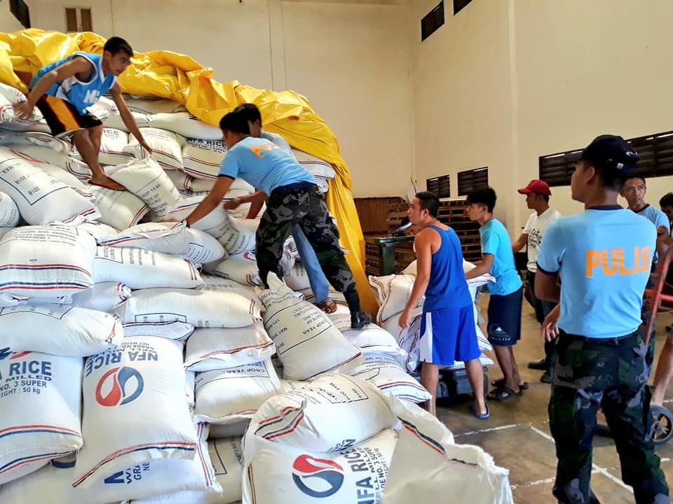 PREPARATIONS. Food and non-food items are being prepositioned ahead of the landfall of Typhoon Ompong (Mangkhut). Photo from the Department of Social Welfare and Development 