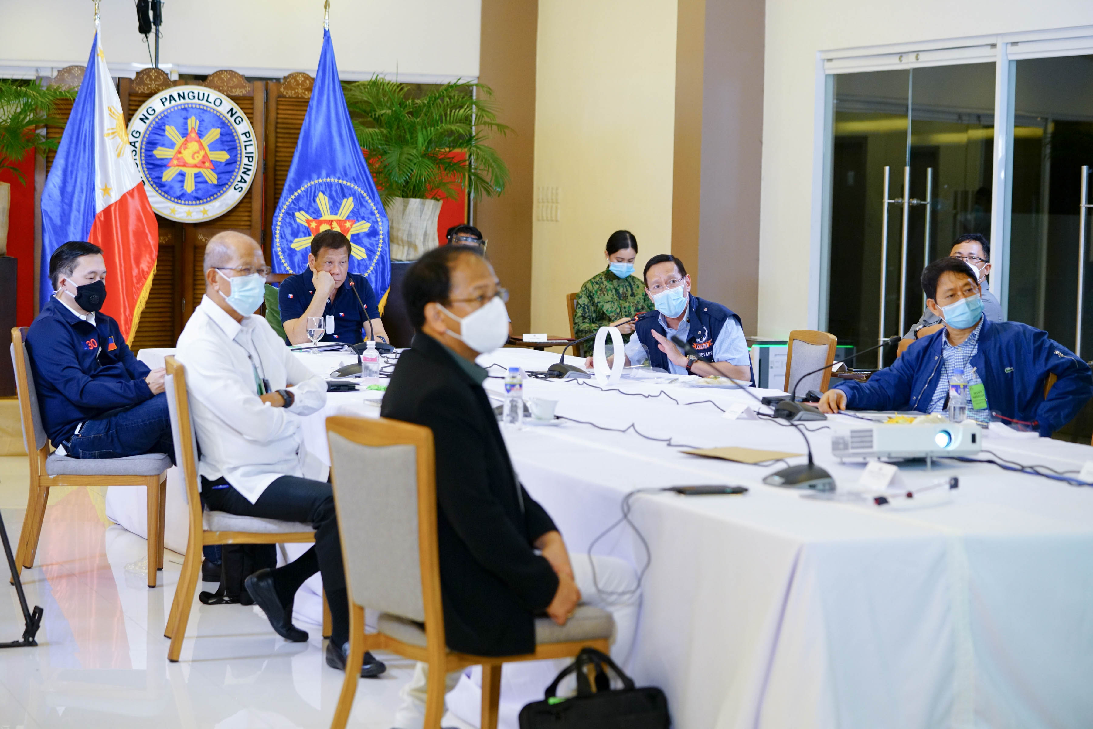 TASK FORCE DUTIES. IATF-EID officials brief President Rodrigo Duterte on the coronavirus pandemic in Matina Enclaves, Davao City. Malacañang photo 