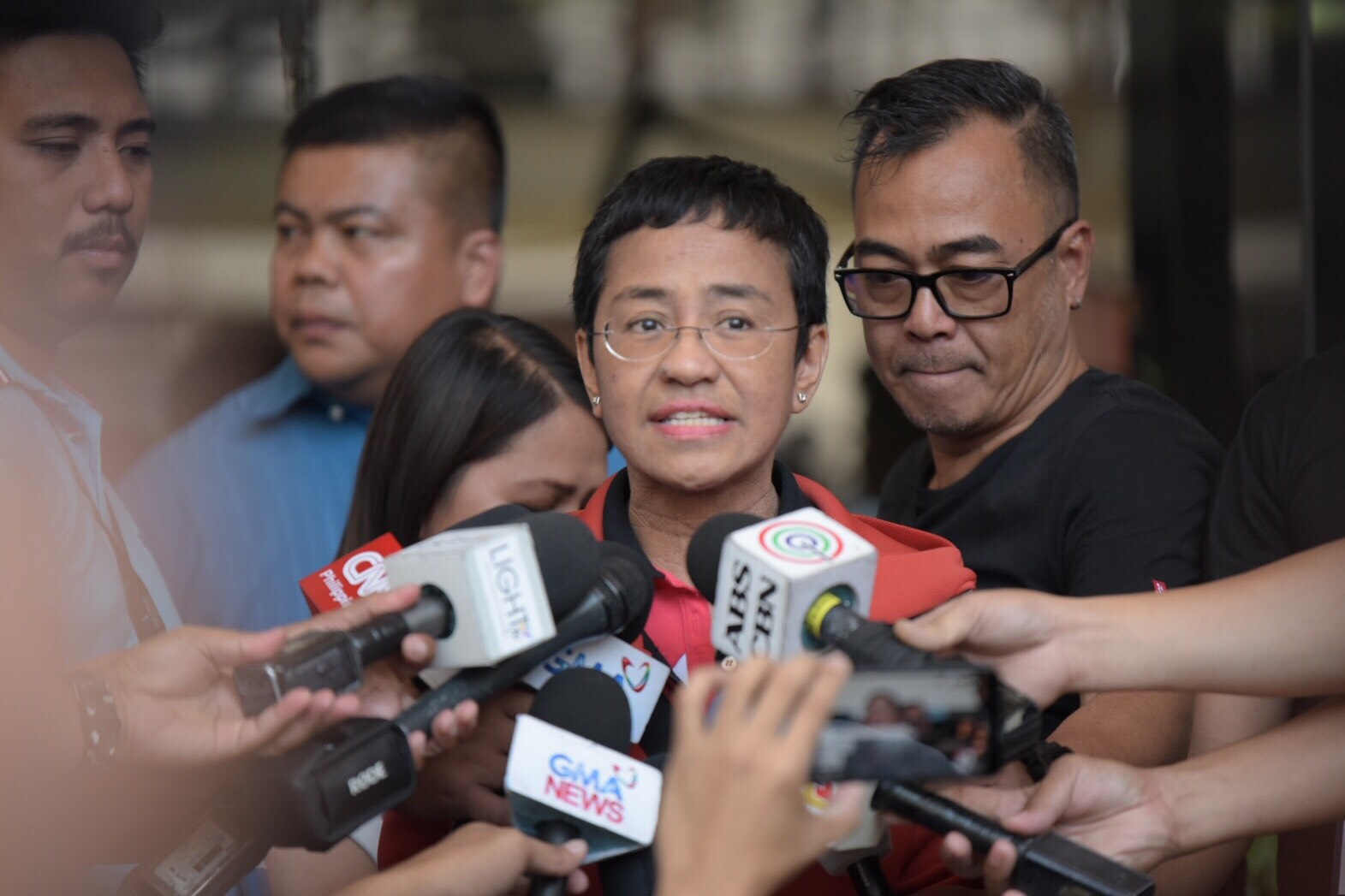 OUT ON BAIL. Maria Ressa issues a statement to media after her release at the Pasig City Hall of Justice on March 29, 2019. Photo by LeAnne Jazul/Rappler 