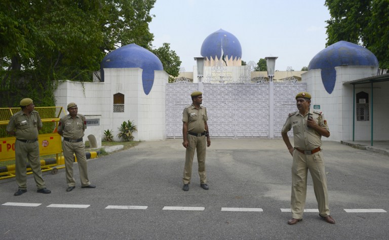 Indian policemen stand guard outside the High Commission for Pakistan in New Delhi on August 18, 2014. Sajjad Hussain/AFP 