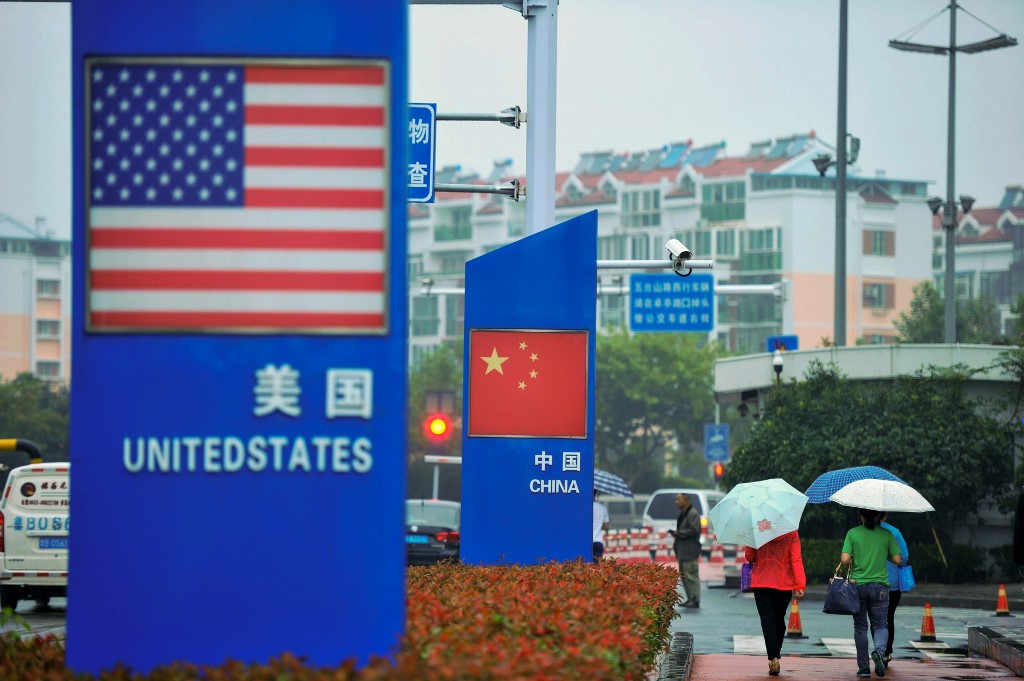 TRADE WAR. Signs with the US flag and Chinese flag are seen outside a store selling foreign goods in Qingdao in China's eastern Shandong province on September 19, 2018. File photo by AFP 