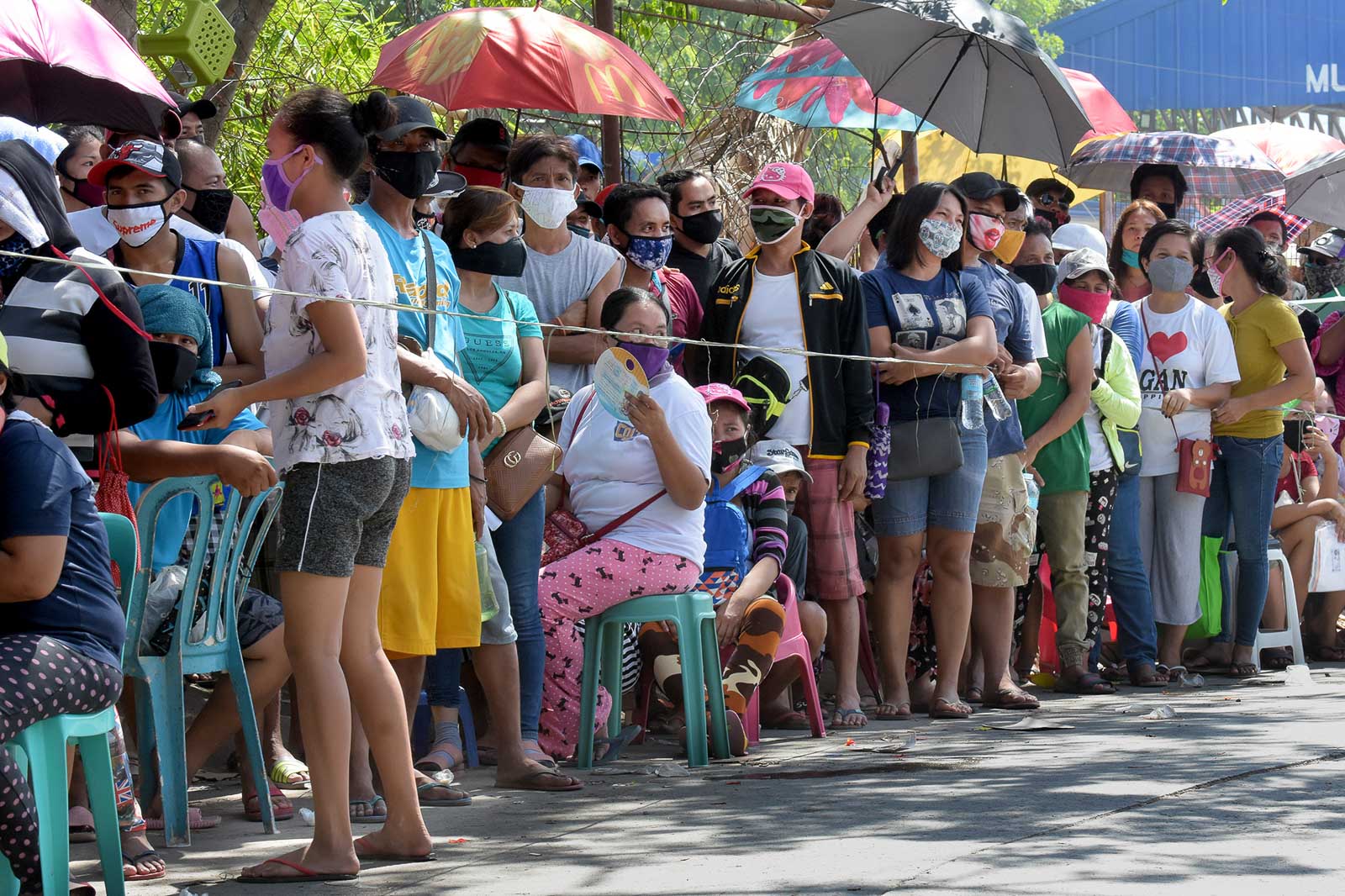 WAITING IN LINE. Residents of Barangay San Jose in Rodriguez, Rizal, queue for emergency subsidy on May 12, 2020. Photo by Angie de Silva/Rappler 